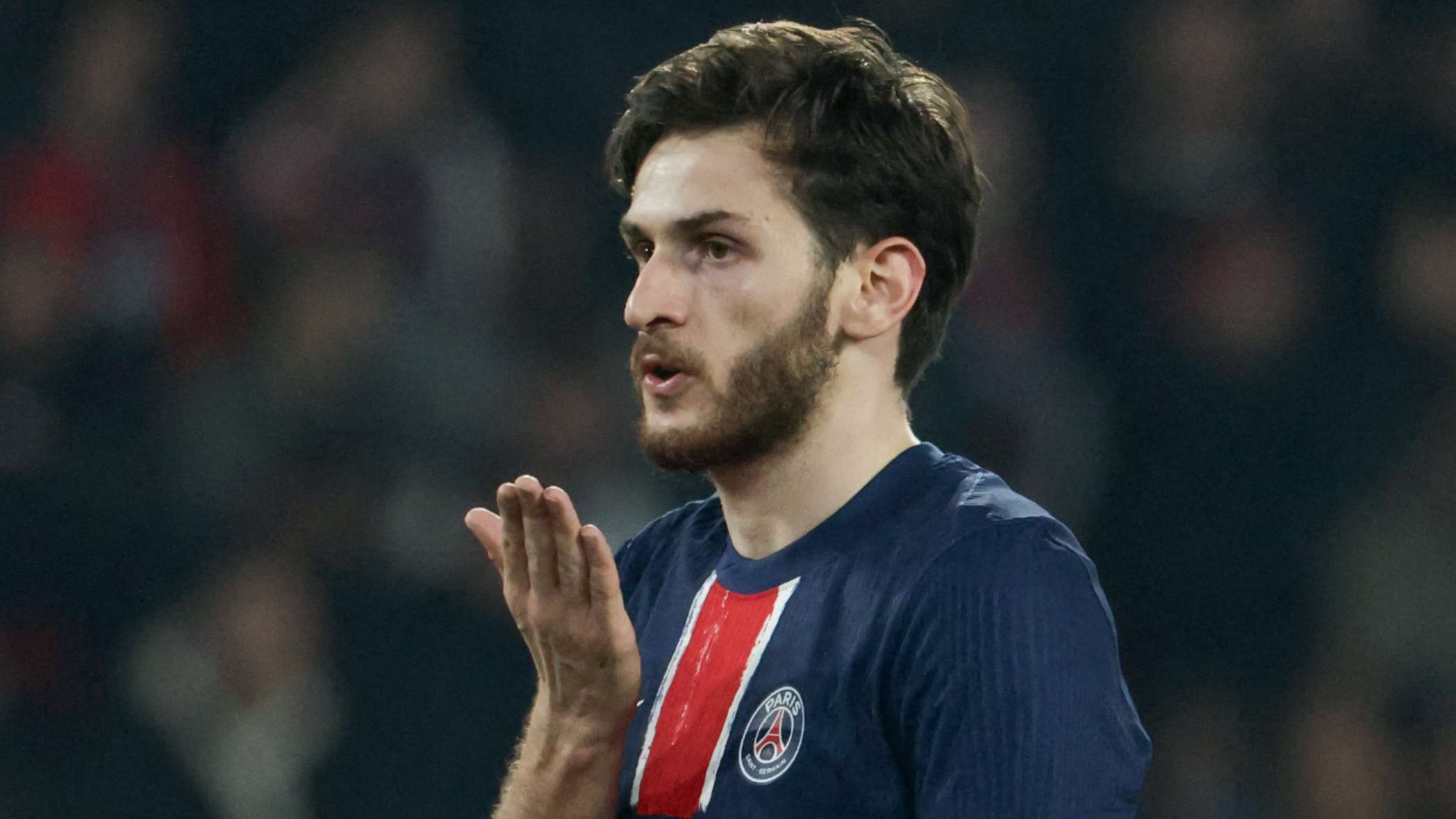 背后却隐藏 背后却隐藏